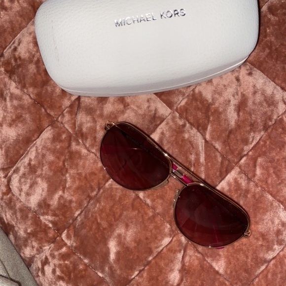 Michael Kors Sunglasses with case - Picture 3 of 3